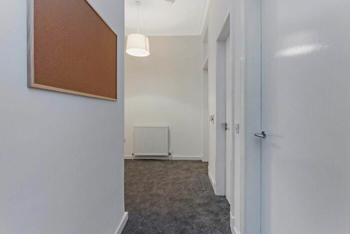 2 Bedroom Flat To Rent In Lyndhurst Gardens, North Kelvinside, Glasgow, G20