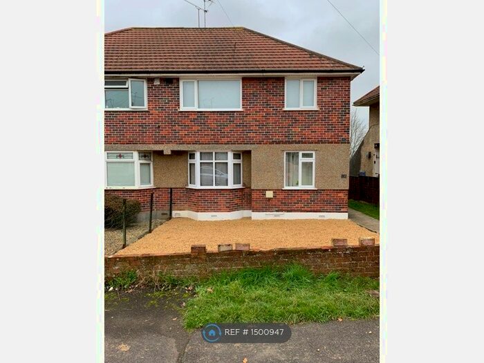 2 Bedroom Flat To Rent In Glenthorne Avenue, Yeovil, BA21