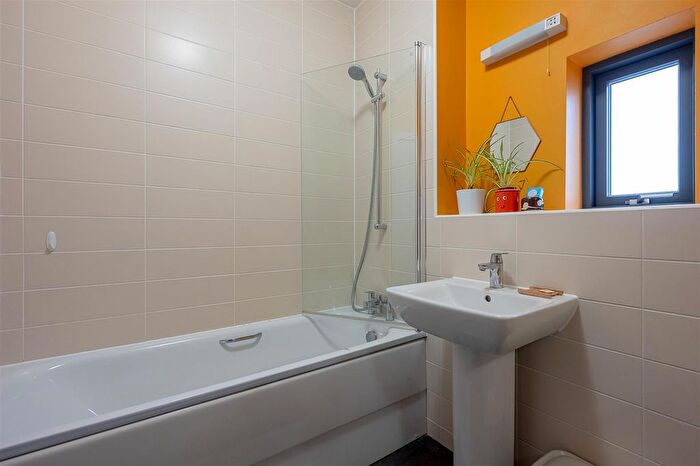 5 Bedroom End Of Terrace House For Sale In Lotherington Avenue, Derwenthorpe, York, YO10
