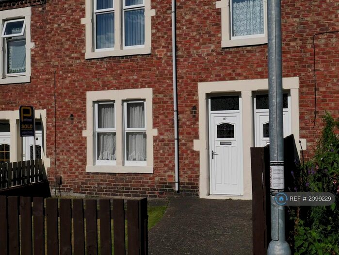 3 Bedroom Flat To Rent In Axwell Terrace, Swalwell, NE16