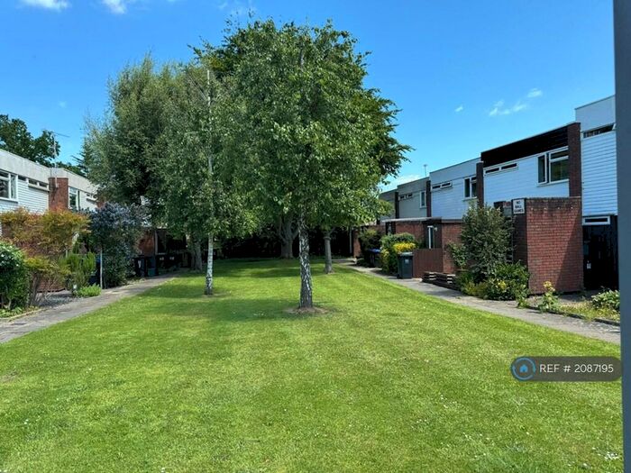 3 Bedroom Terraced House To Rent In Madeira Close, West Byfleet, KT14