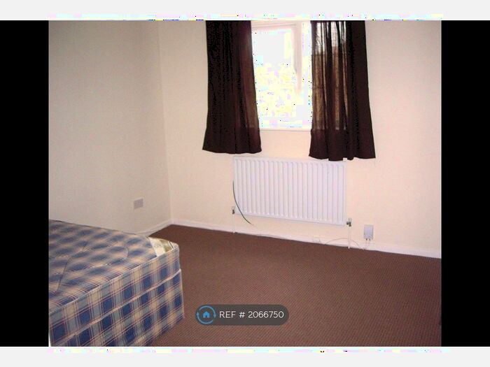 3 Bedroom End Of Terrace House To Rent In Jameston, Bracknell, RG12