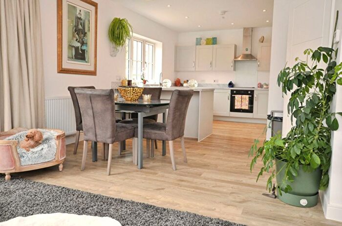 2 Bedroom Bungalow For Sale In Robinson Close, Yapton, Arundel, BN18