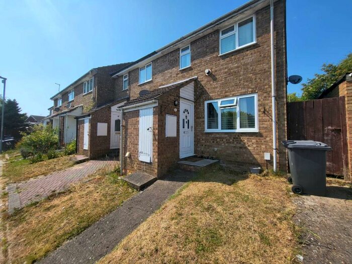 3 Bedroom End Of Terrace House To Rent In Brussels Way, Luton, LU3
