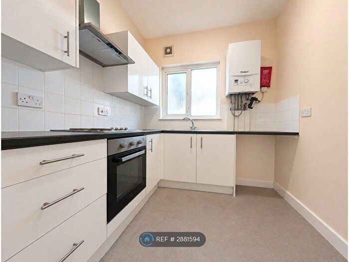 2 Bedroom Flat To Rent In Boundary Road, Chatham, ME4