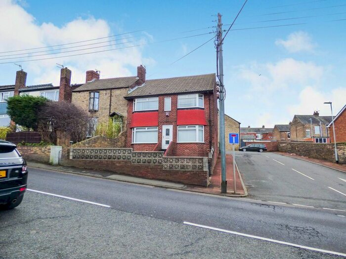 2 Bedroom Flat To Rent In Whickham Bank, Whickham, Newcastle Upon Tyne, NE16