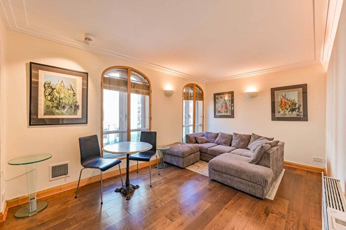 1 Bedroom Flat For Sale In Upper St Martins Lane, Covent Garden, London, WC2H