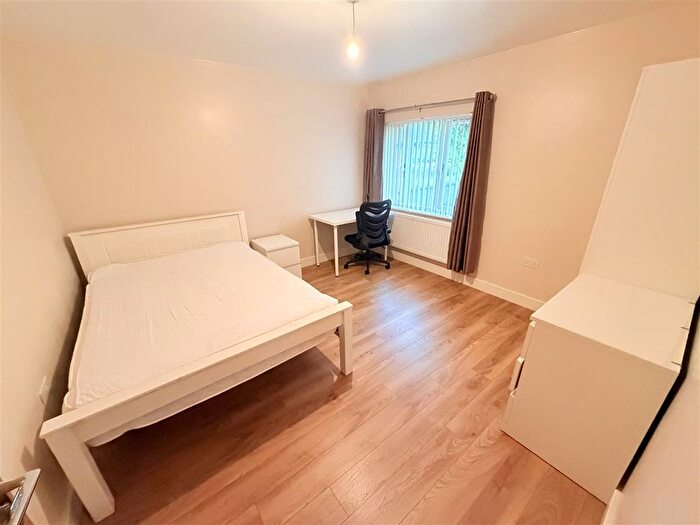 4 Bedroom Semi Detached Bungalow To Rent In Hawton Crescent, Nottingham, NG8