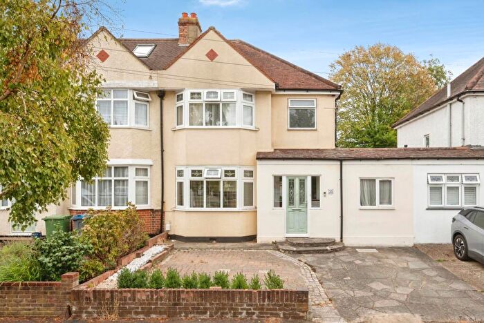 4 Bedroom Semi-Detached House For Sale In Somerset Avenue, Chessington, Surrey, KT9