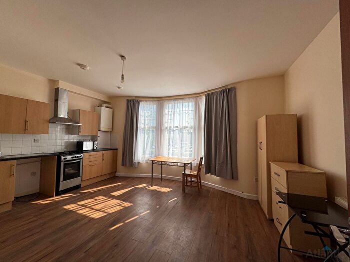 1 Bedroom Flat To Rent In Fore Street, Edmonton, N9