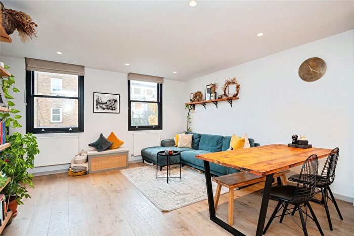 2 Bedroom Flat For Sale In Roman Road, Mile End, London, E3