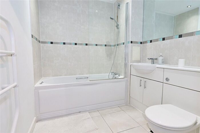 1 Bedroom Flat To Rent In Guildford Road, Woking, Surrey, GU22