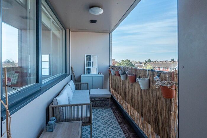 1 Bedroom Apartment To Rent In Barns Place, Barns Road, Oxford, OX4