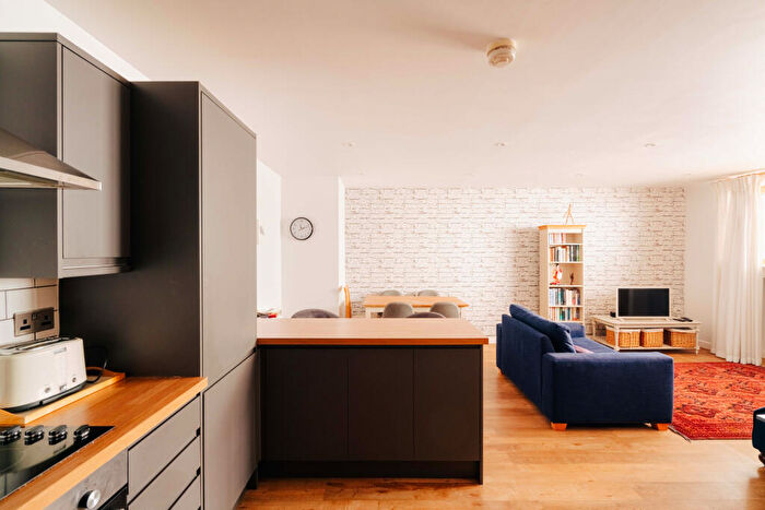 2 Bedroom Flat For Sale In Ratcliffe Court, Sweetman Place, Temple Quay, Bristol, BS2