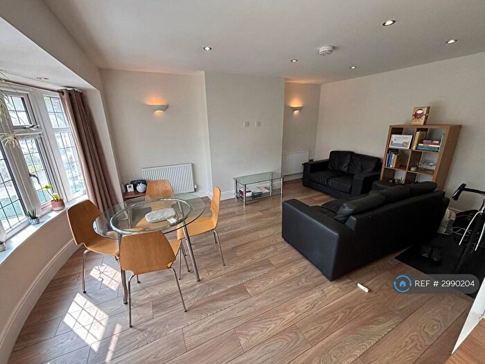 2 Bedroom Flat To Rent In Otley Road, Leeds, LS6