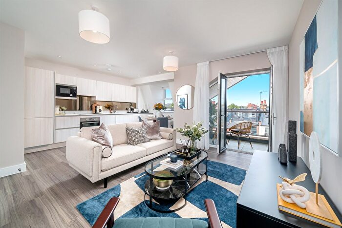 1 Bedroom Flat For Sale In Primo Court, Chiswick, London, W4