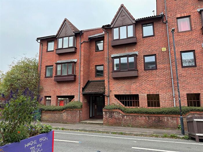 Flat To Rent In Gibbs Court, Victoria Avenue, Redfield, Bristol, BS5