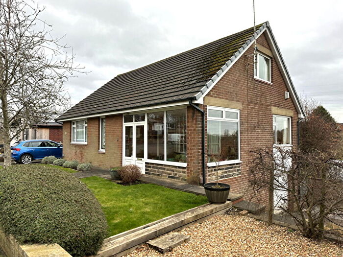 3 Bedroom Detached House For Sale In Oozewood Road, Royton, OL2