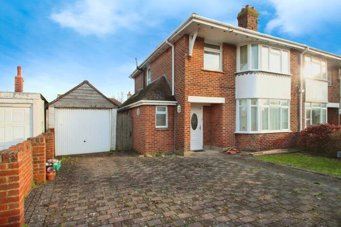 3 Bedroom Semi-Detached House To Rent In Cecil Road, Lancing, BN15