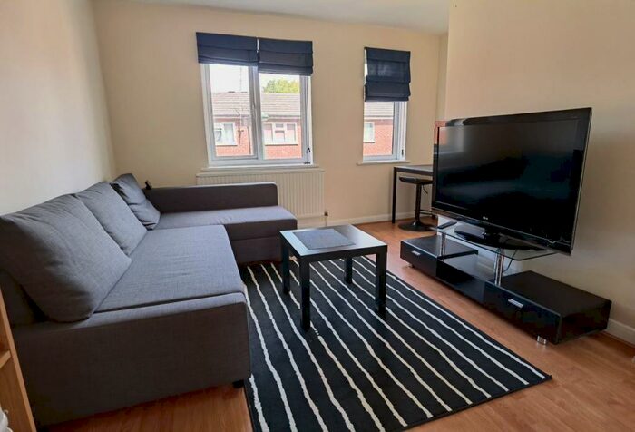 2 Bedroom Flat To Rent In Cloister Street, Nottingham, NG7