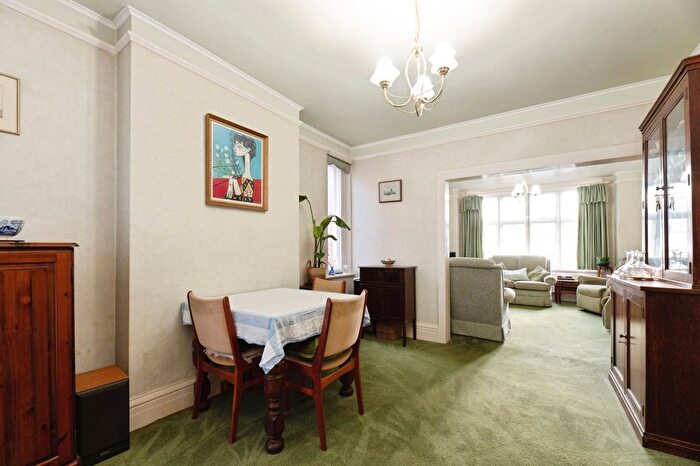 5 Bedroom Semi-detached House For Sale In Linden Gardens, Leatherhead, Surrey, KT22