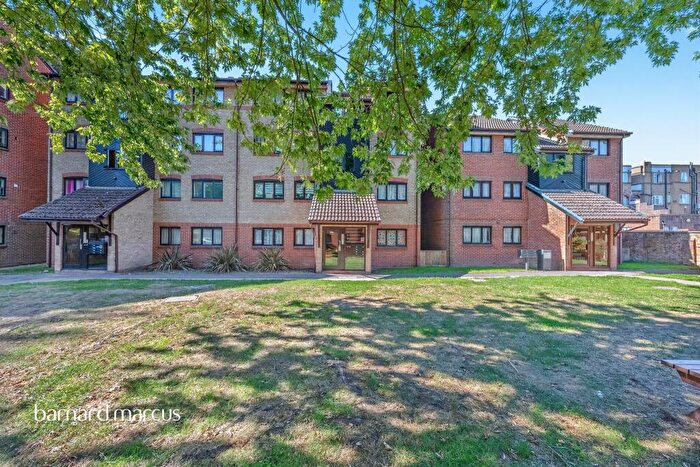 2 Bedroom Flat For Sale In St. Christophers Gardens, Thornton Heath, CR7
