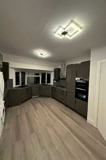 4 Bedroom Maisonette To Rent In St Johns Road, Temple Fortune, NW11