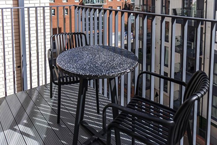 2 Bedroom Apartment To Rent In Kooky High Wycombe, Desborough Road High Wycombe, HP11
