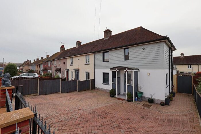 3 Bedroom End Of Terrace House To Rent In Medina Road - Cosham - Unfurnished, PO6