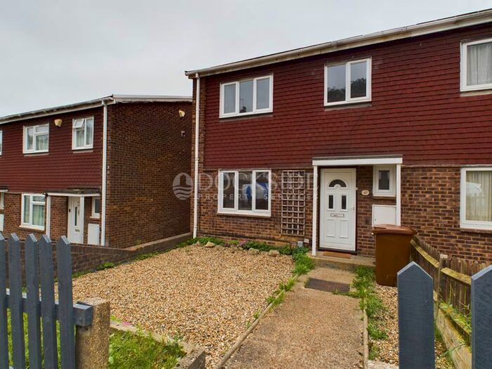 3 Bedroom Semi-Detached House To Rent In Mount Road, Chatham, ME4