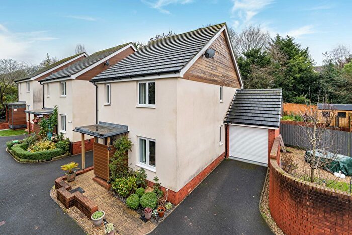 3 Bedroom Link Detached House For Sale In Fairpark Close, Chudleigh, TQ13
