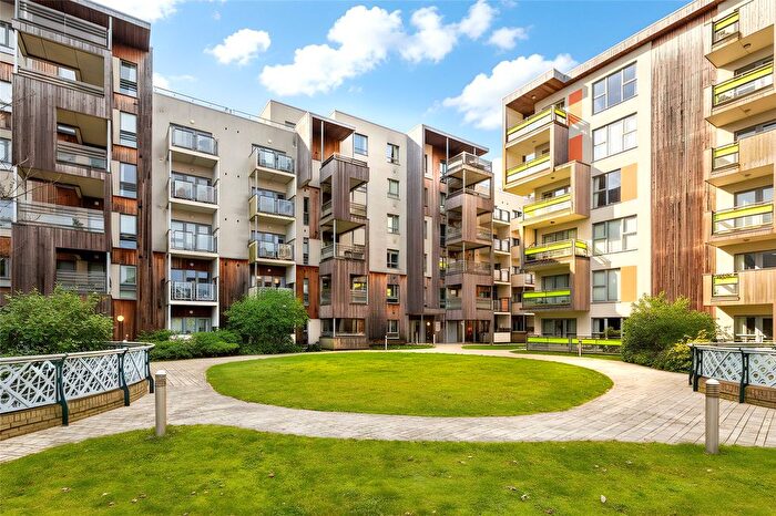 2 Bedroom Flat For Sale In Glenalmond Avenue, Cambridge, Cambridgeshire, CB2