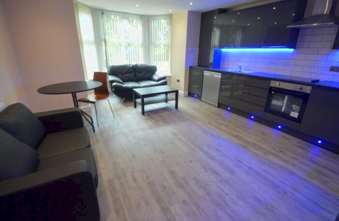 4 Bedroom Apartment To Rent In Victoria Road, Leeds, West Yorkshire, LS6