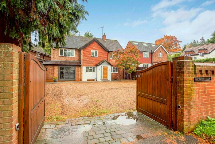 5 Bedroom Detached House To Rent In Brooklands Road, KT13