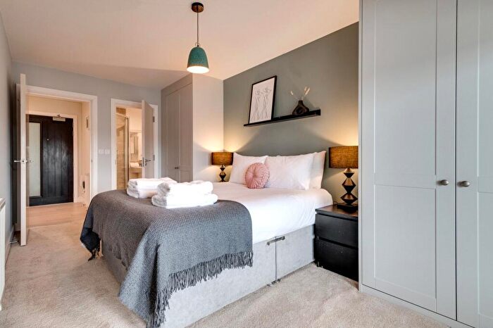 2 Bedroom Apartment For Sale In Camberwell Station Road, London, SE5