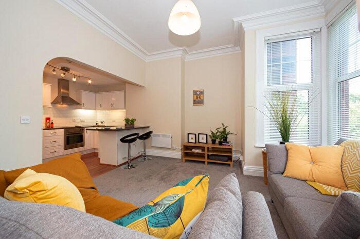 1 Bedroom Apartment To Rent In Flat Victoria Road, Headingley, Leeds, LS6