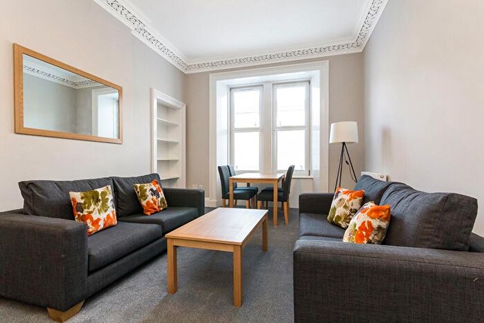 3 Bedroom Flat To Rent In Montague Street, Edinburgh, EH8