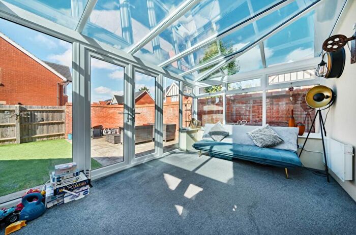 5 Bedroom Detached House For Sale In Cameron Crescent, Bedford, MK40