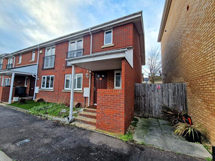 3 Bedroom House To Rent In Primrose Close, Luton, LU3