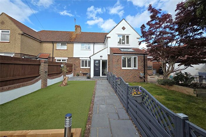 3 Bedroom Semi-Detached House For Sale In Boundary Way, Havant, Hampshire, PO9