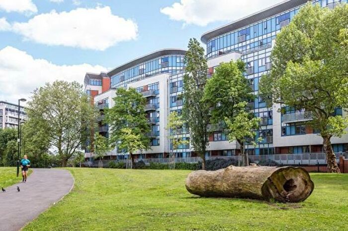 2 Bedroom Apartment To Rent In Tay Court, Meath Crescent, Bethnal Green, E2