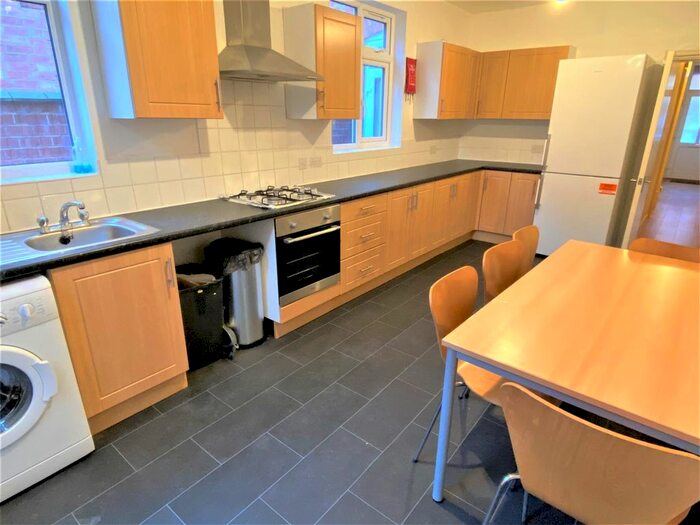 5 Bedroom Property To Rent In Beckingham Road, Leicester, LE2