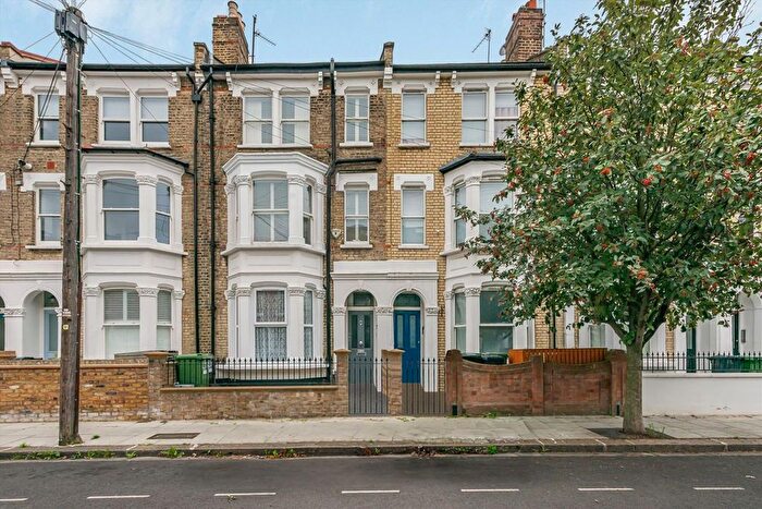 2 Bedroom Flat For Sale In Davisville Road, Shepherds Bush, W12