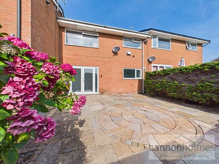 2 Bedroom Flat For Sale In Hatherleigh Walk, Bolton, BL2