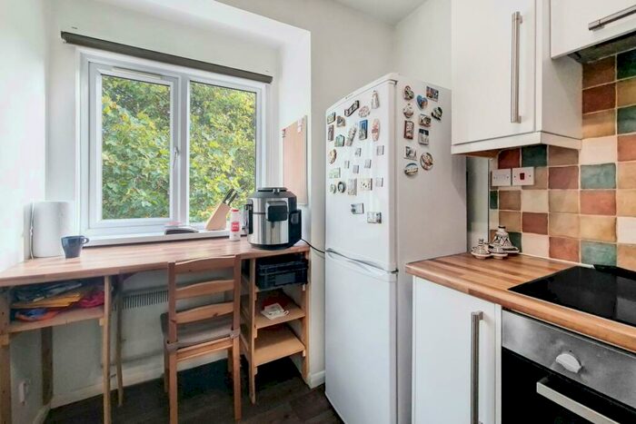 1 Bedroom Flat To Rent In Emerald Close, Royal Docks, London, E16