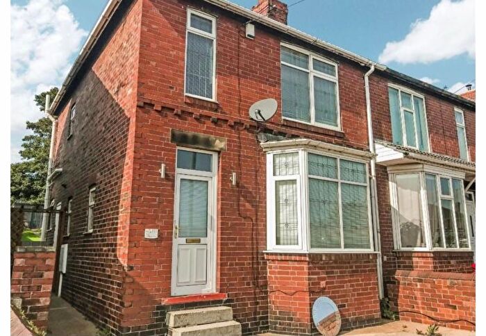 3 Bedroom Semi-Detached House To Rent In Highthorne Road, Kilnhurst, S64