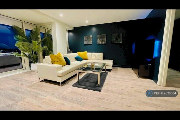 2 Bedroom Flat To Rent In Albion Street, Leeds, LS2