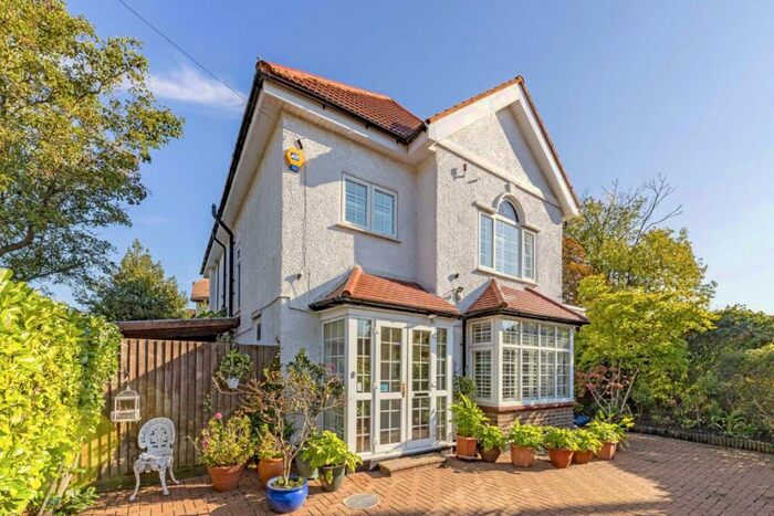 2 Bedroom Flat To Rent In East End Road, London, N2