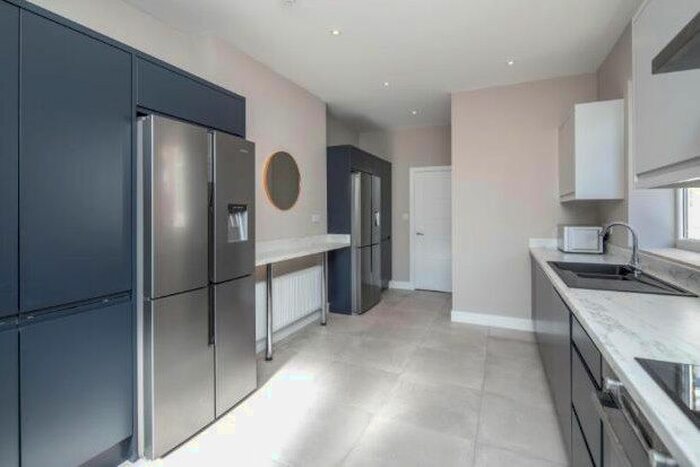 1 Bedroom Flat To Rent In Goldhawk Road, London, W6