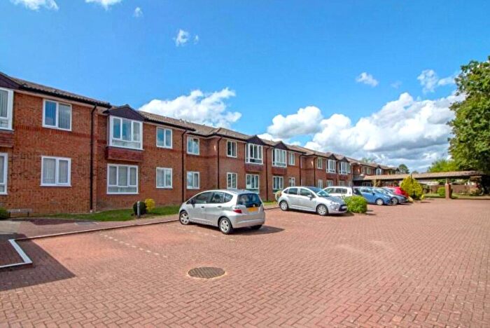 1 Bedroom Apartment For Sale In Holman Close, Waterlooville, Hampshire, PO8